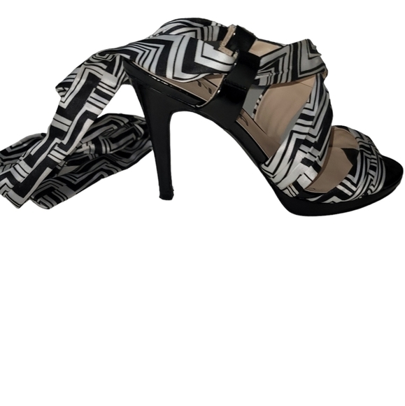 Unisa Satin Strap Heels Straps Heels Tie Around Ankle/Leg Size 6M 4.25" Heels - Picture 2 of 8